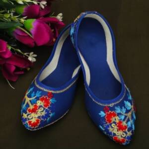 MOJARI ARTS & HANDI CRAFT-WOMEN JUTTI<br>TREE(4X9)