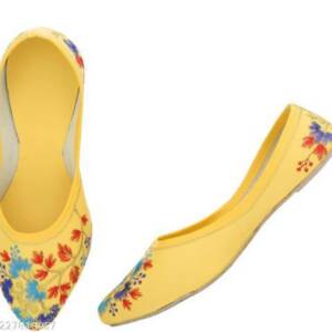 MOJARI ARTS & HANDI CRAFT-WOMEN JUTTI<br>TREE(4X9)